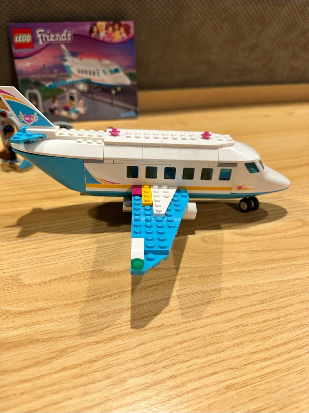 Lego Friends Private Jet 41100 in White, Teal & Pink - Picture 7 of 8